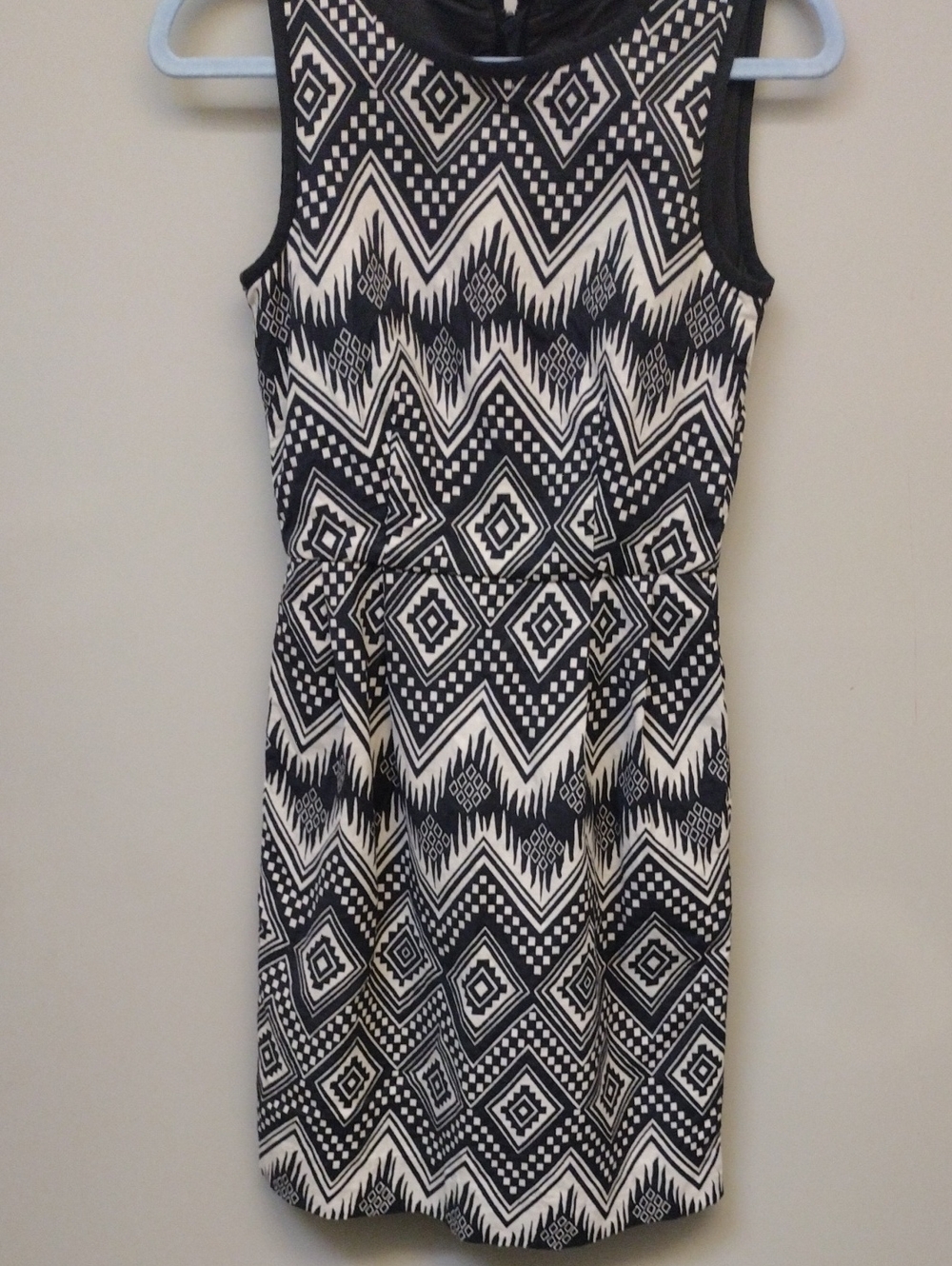 Sleeveless Blavkand Beige Geometric Sheath Dress